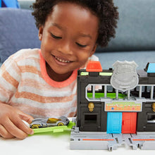 Load image into Gallery viewer, Hot Wheels Downtown Police Station Playset