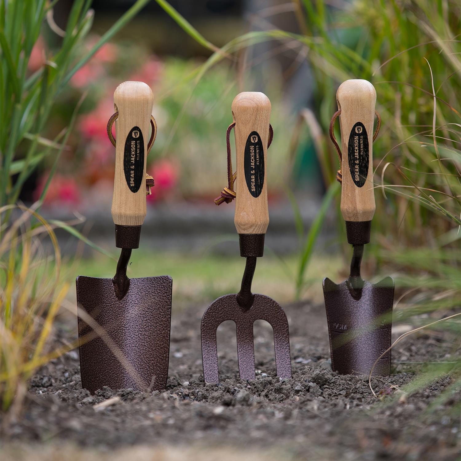 Spear & Jackson Gift Set of Trowels and Weed Fork, Elements Garden Han –  Avant Garde Brands