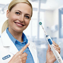 Load image into Gallery viewer, Oral B Pro 570 Cross Action Limited Edition Brush and Refill