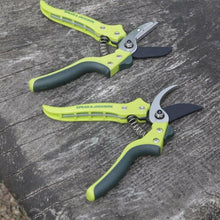 Load image into Gallery viewer, Spear &amp; Jackson Gift Set, Bypass &amp; Anvil Secateurs, Kew Gardens Tool Range