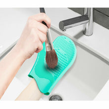 Load image into Gallery viewer, Envie Luxury 2 Way Brush Cleaning Glove - Green